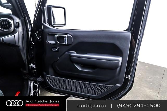 Photo of 2022 Black Clearcoat Jeep Gladiator
