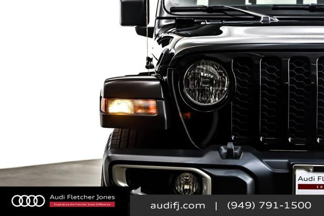 Photo of 2022 Black Clearcoat Jeep Gladiator