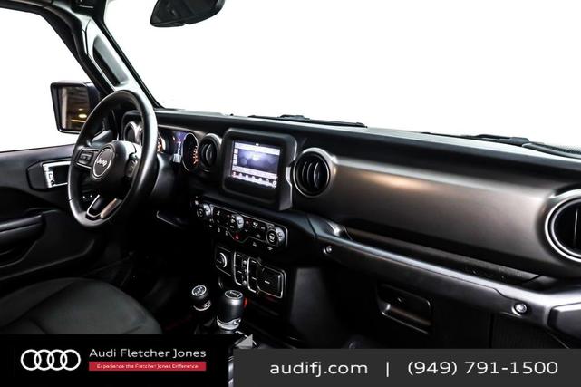 Photo of 2022 Black Clearcoat Jeep Gladiator