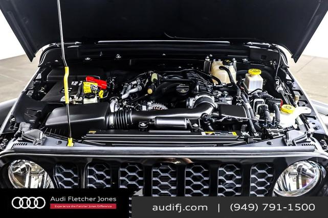 Photo of 2022 Black Clearcoat Jeep Gladiator