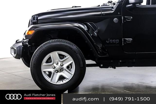 Photo of 2022 Black Clearcoat Jeep Gladiator