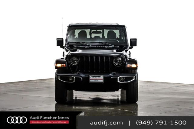 Photo of 2022 Black Clearcoat Jeep Gladiator