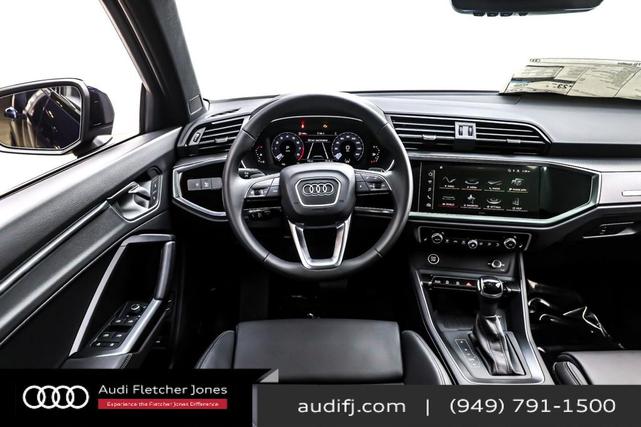 Photo of 2025 Navarra Blue Metallic Audi Q3