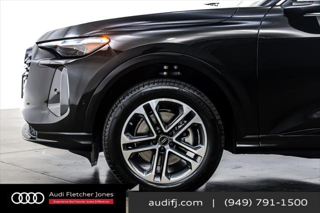Photo of 2025 Mythos Black Metallic Audi Q5