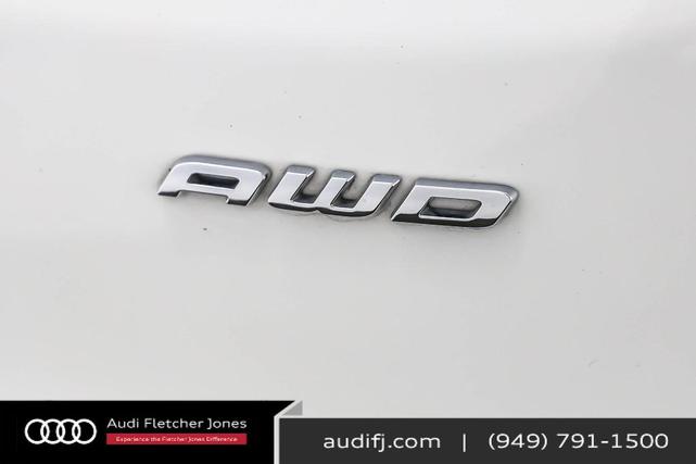 Photo of 2024 Star White Metallic Tri-Coat Ford Edge