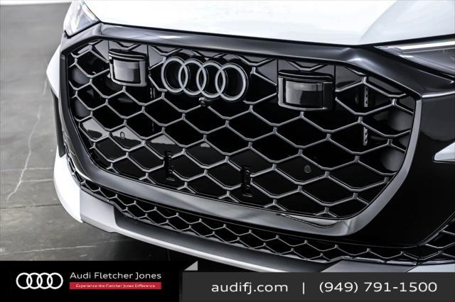 Photo of 2025 Glacier White Metallic Audi RS Q8