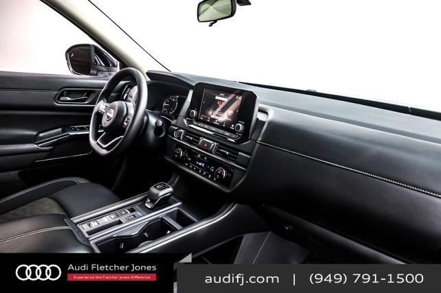 Photo of 2024 Gun Metallic Nissan Pathfinder