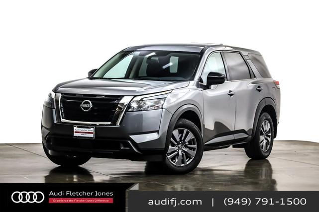 Photo of 2024 Gun Metallic Nissan Pathfinder