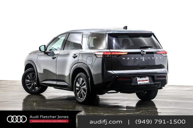 Photo of 2024 Gun Metallic Nissan Pathfinder