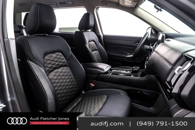 Photo of 2024 Gun Metallic Nissan Pathfinder