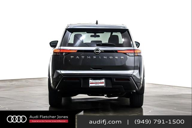 Photo of 2024 Gun Metallic Nissan Pathfinder