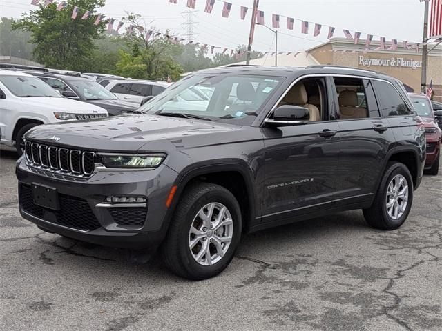 Photo of 2022 Gray Jeep Grand Cherokee
