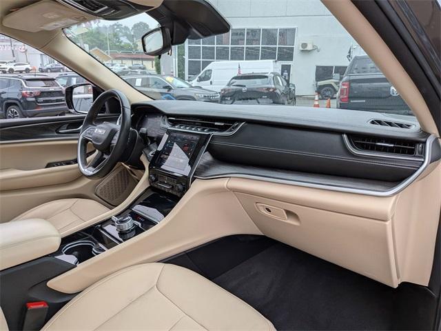 Photo of 2022 Gray Jeep Grand Cherokee