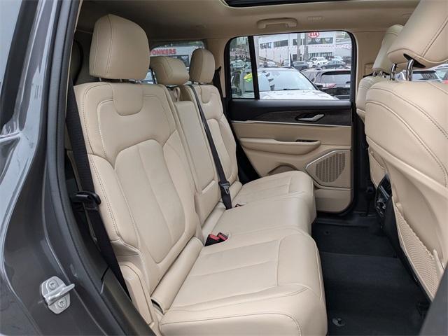 Photo of 2022 Gray Jeep Grand Cherokee
