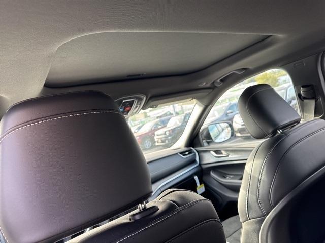 Photo of 2025 Bright White Clearcoat Jeep Grand Cherokee