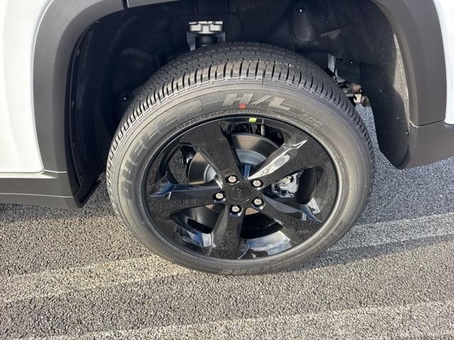 Photo of 2025 Bright White Clearcoat Jeep Grand Cherokee