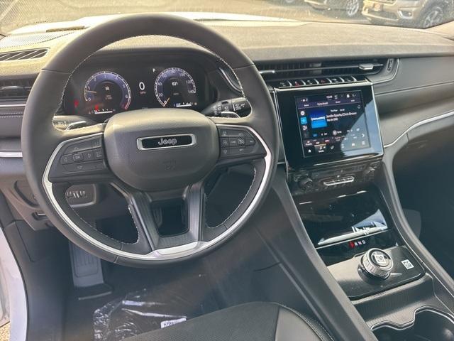 Photo of 2025 Bright White Clearcoat Jeep Grand Cherokee
