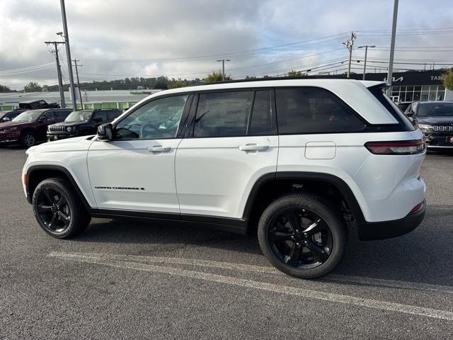 Photo of 2025 Bright White Clearcoat Jeep Grand Cherokee