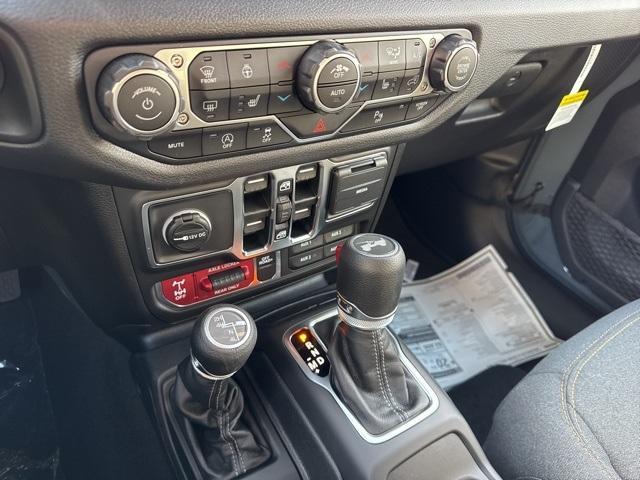 Photo of 2025 Anvil Clearcoat Jeep Wrangler