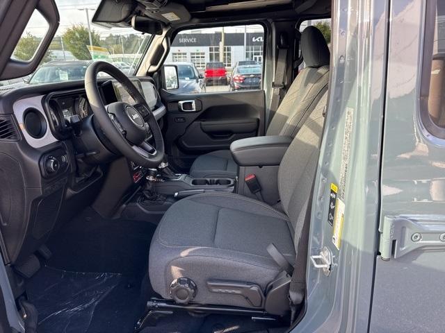 Photo of 2025 Anvil Clearcoat Jeep Wrangler