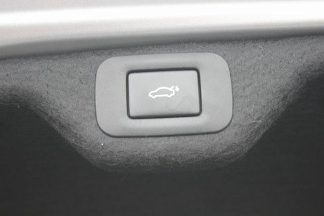 Photo of 2019 Silver Lexus ES 350