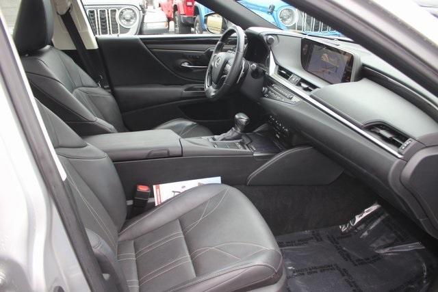 Photo of 2019 Silver Lexus ES 350