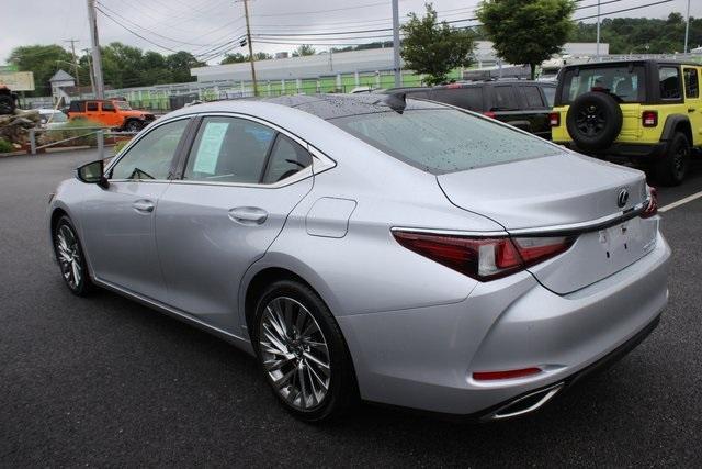 Photo of 2019 Silver Lexus ES 350