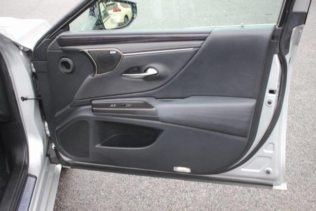 Photo of 2019 Silver Lexus ES 350