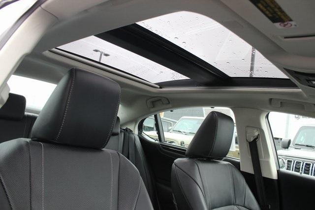 Photo of 2019 Silver Lexus ES 350