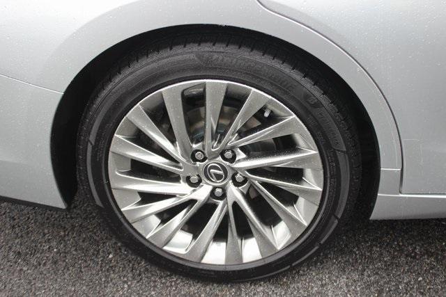 Photo of 2019 Silver Lexus ES 350
