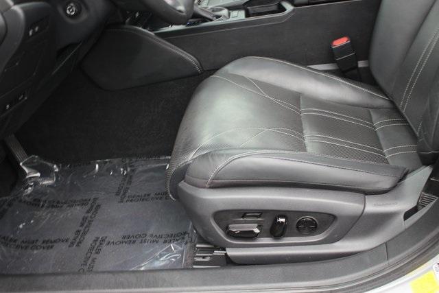 Photo of 2019 Silver Lexus ES 350