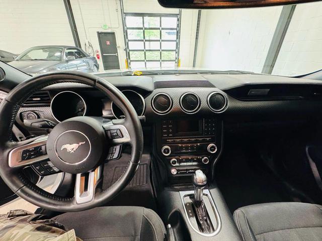 Photo of 2018 Oxford White Ford Mustang