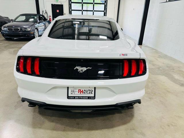Photo of 2018 Oxford White Ford Mustang