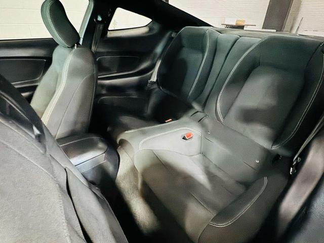 Photo of 2018 Oxford White Ford Mustang