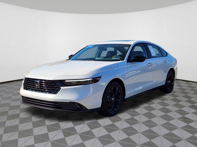 Photo of 2025 Platinum White Pearl Honda Accord