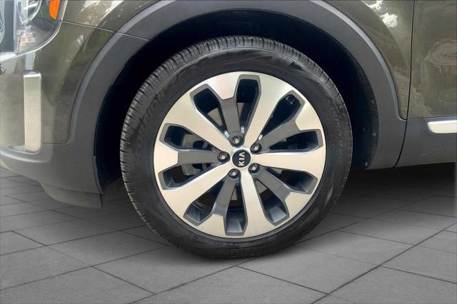 Photo of 2020 Dark Moss Kia Telluride