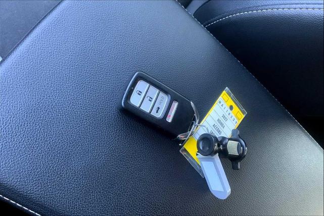 Photo of 2022 Still Night Pearl Honda Accord