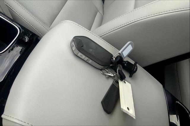 Photo of 2024 Ebony Black Kia Telluride