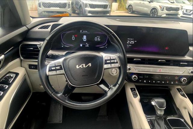 Photo of 2024 Ebony Black Kia Telluride
