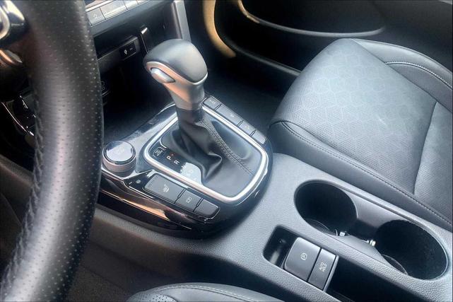 Photo of 2024 Pluton Blue/Black Roof Kia Seltos