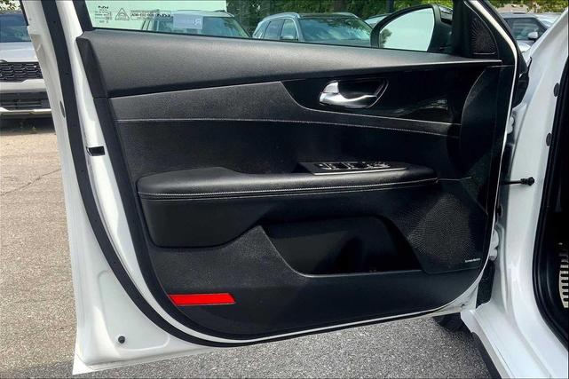 Photo of 2022 Snow White Pearl Kia Forte