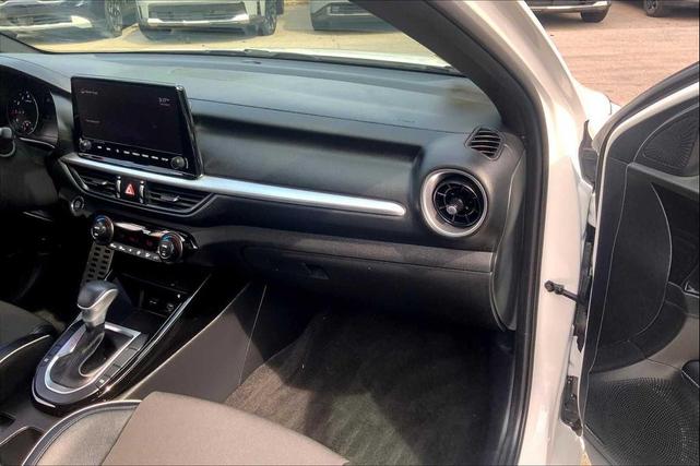 Photo of 2022 Snow White Pearl Kia Forte