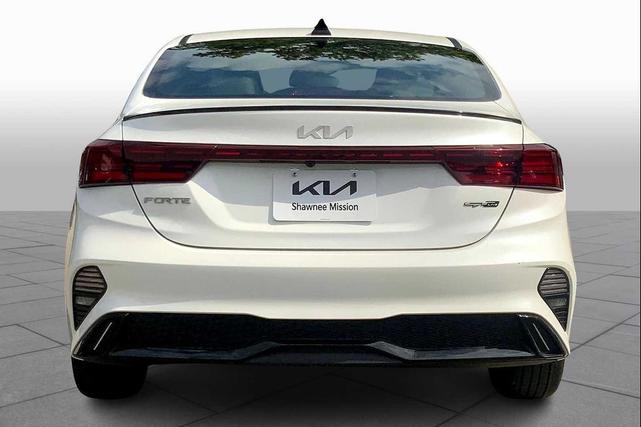 Photo of 2022 Snow White Pearl Kia Forte
