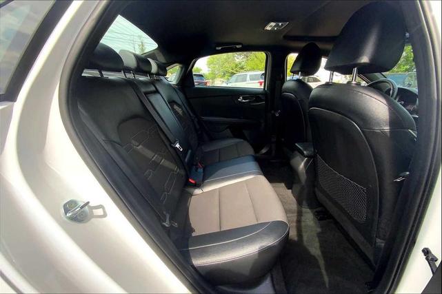 Photo of 2022 Snow White Pearl Kia Forte