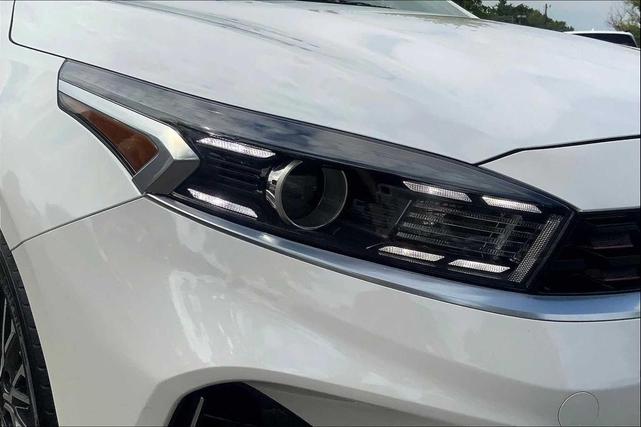 Photo of 2022 Snow White Pearl Kia Forte