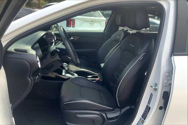 Photo of 2022 Snow White Pearl Kia Forte