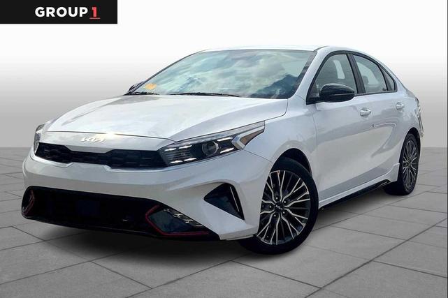 Photo of 2022 Snow White Pearl Kia Forte