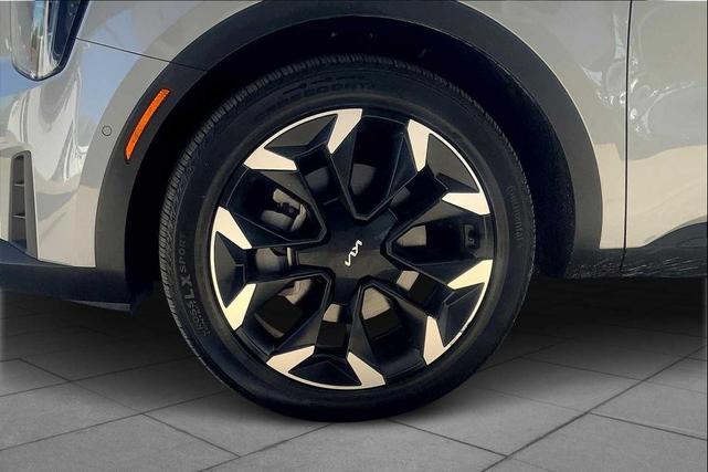Photo of 2024 Wolf Gray Kia Sorento