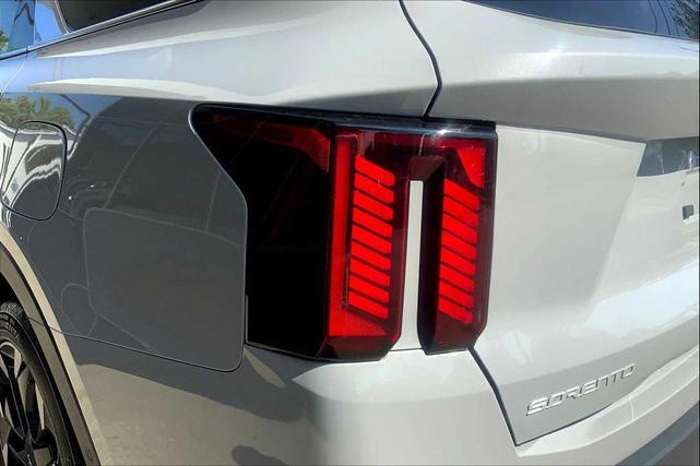 Photo of 2024 Wolf Gray Kia Sorento
