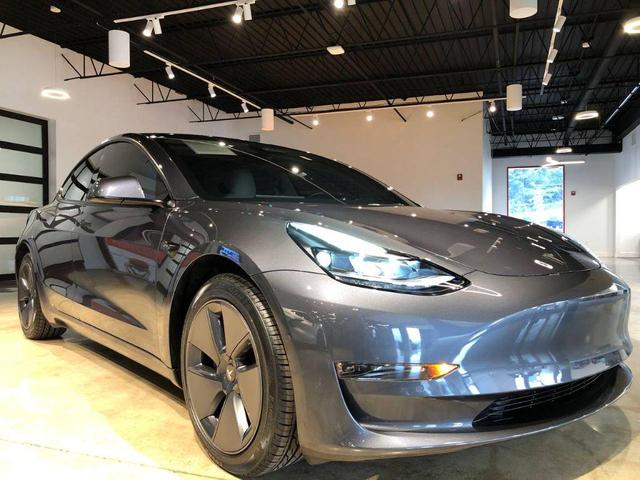 Photo of 2022 Gray Tesla Model 3